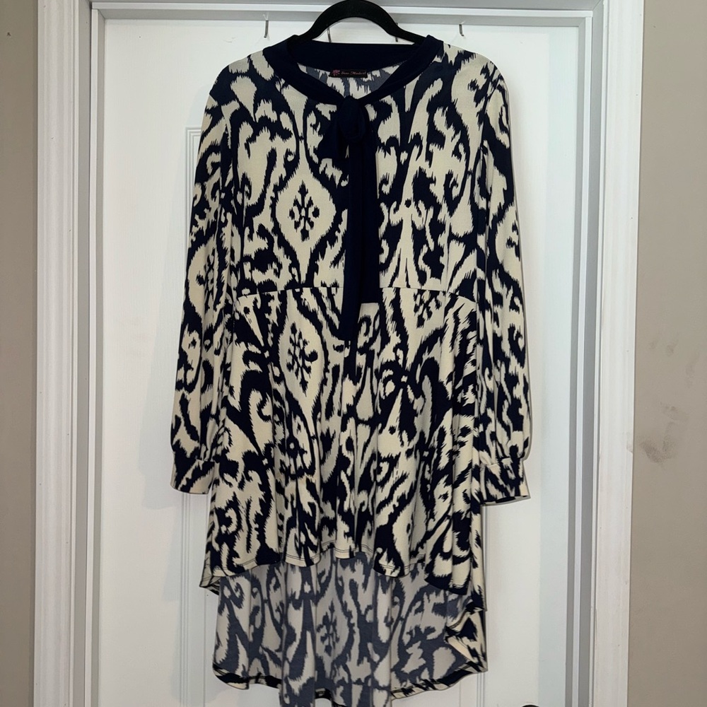 Elegant Blue and Cream top